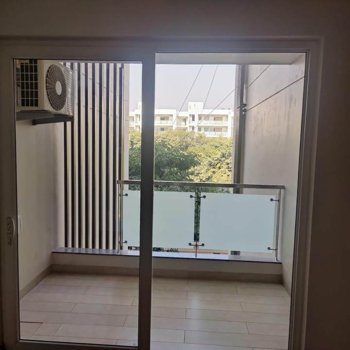 Show flat — DLF Builder Floors