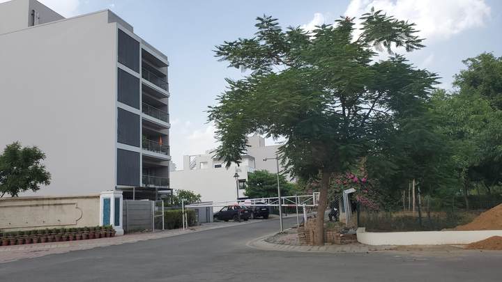 Construction progress — DLF Garden City Floors