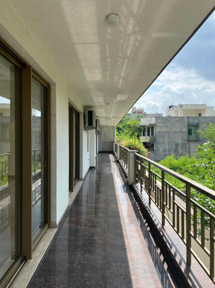 Show flat — DLF Luxury Builder Floors