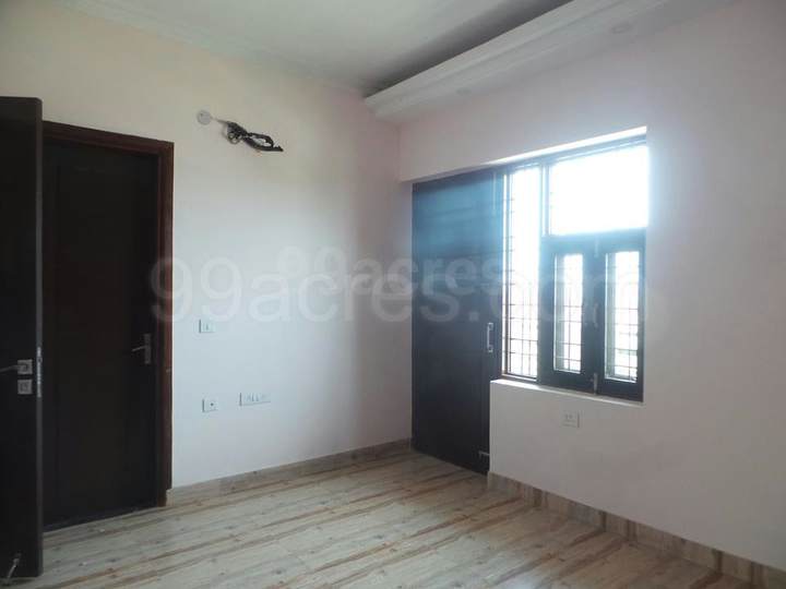 Show flat — DLF Oakwood Estate