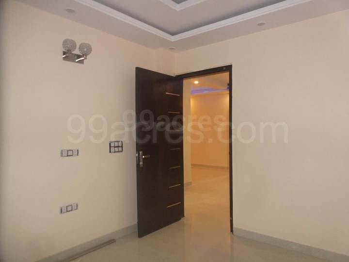 Show flat — DLF Pink Town House