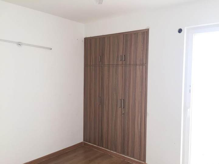 Show flat — DLF Regal Gardens