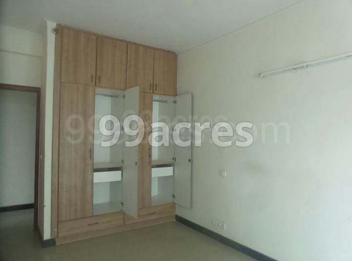 Show flat — DLF Regency Park 1