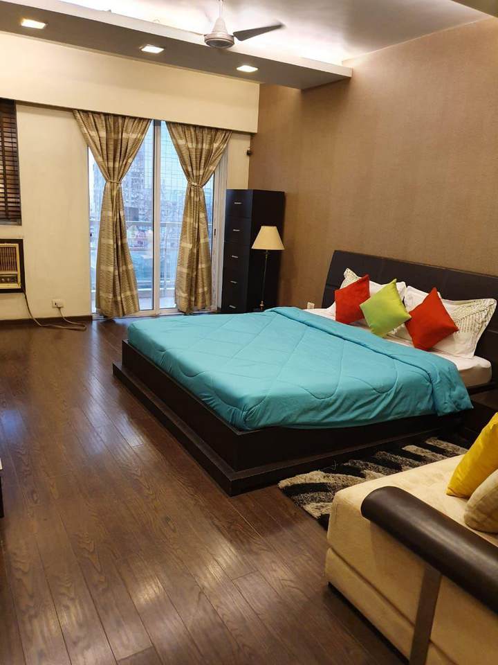 Show flat — DLF Royalton Tower