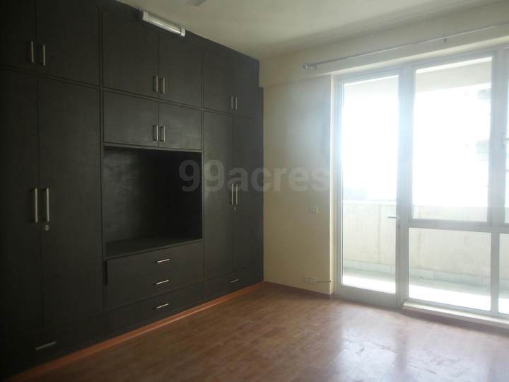 Show flat — Emaar MGF Palm Studios