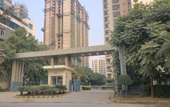 Construction progress — Godrej Aria