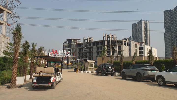 Construction progress — MRG Crown