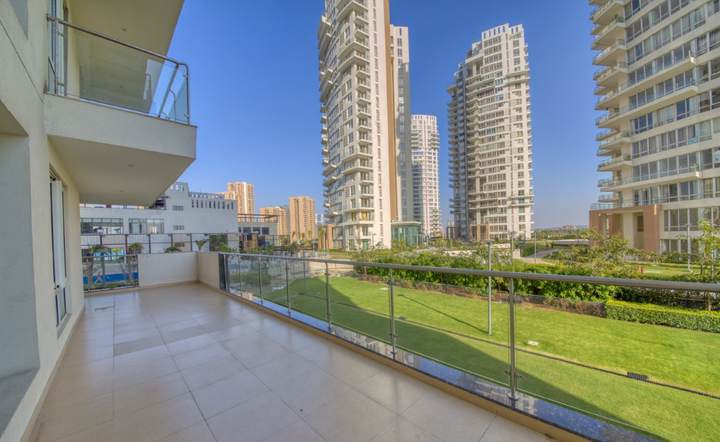 Show flat — Pioneer Araya