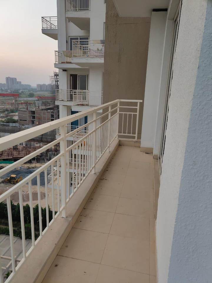 Show flat — Puri Emerald Bay