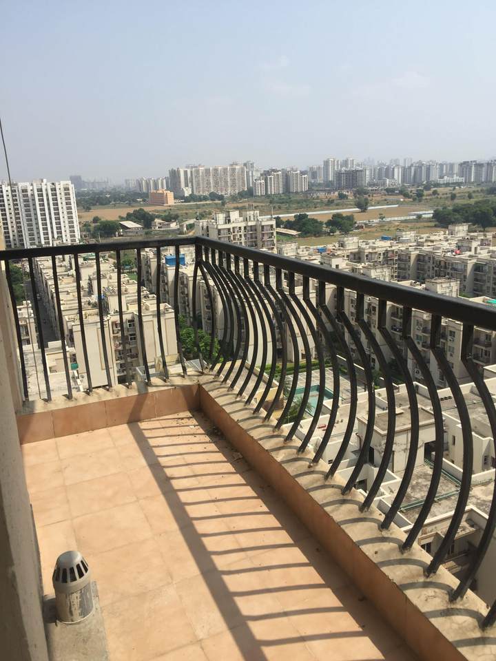 Show flat — Sare Crescent Parc