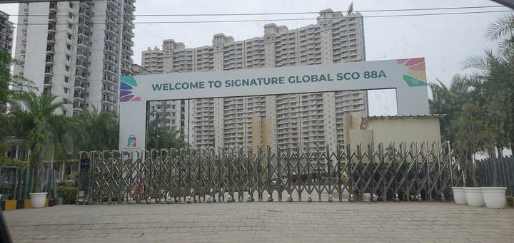 Construction progress — Signature Global Imperial