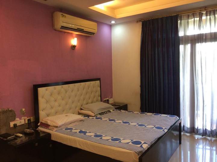 Show flat — Unitech South City Heights