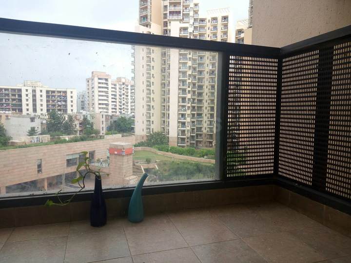 Show flat — Unitech Uniworld Gardens