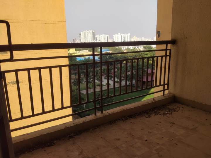 Show flat — Vipul Lavanya